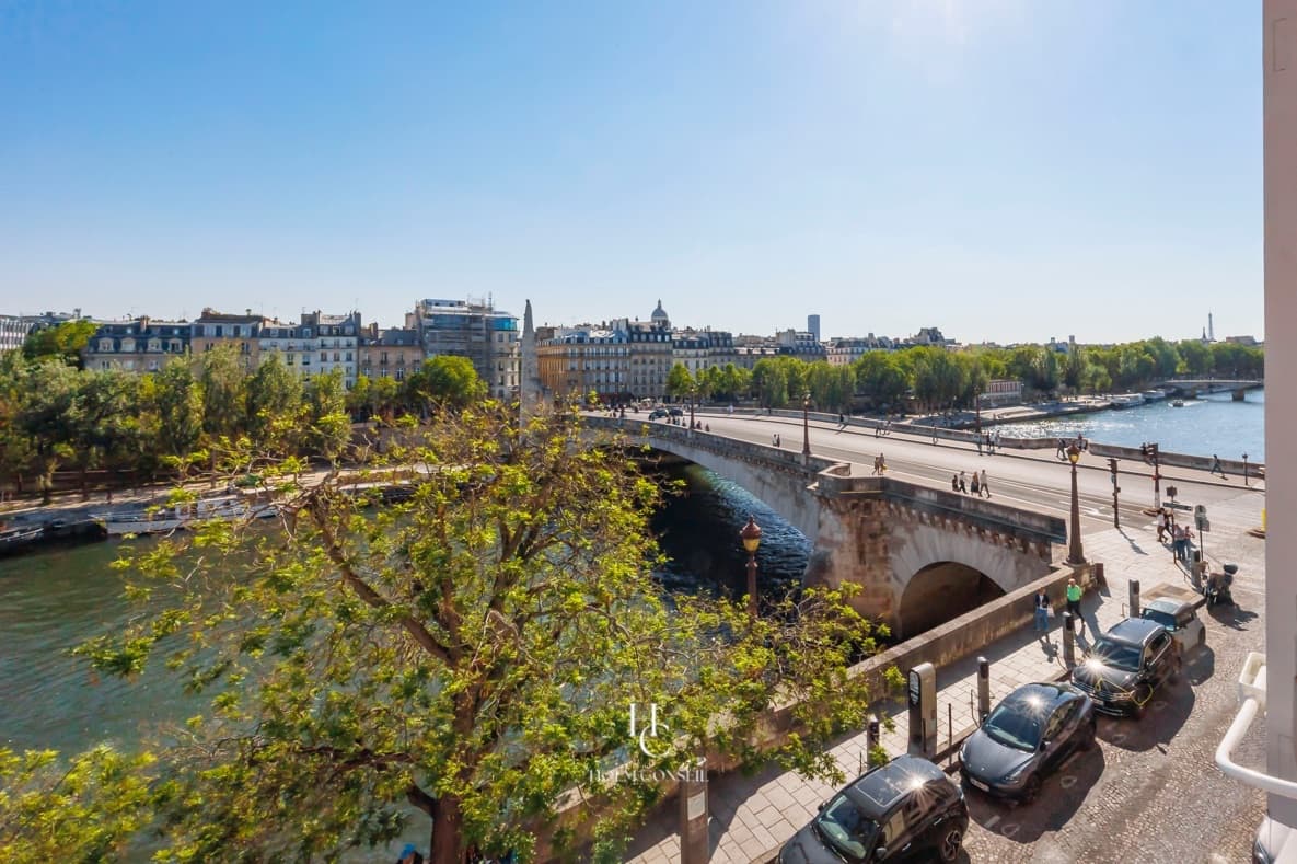 Paris IVᵉ Arrt - Quai de Béthune Île Saint-Louis —Trois pièces d'exception
